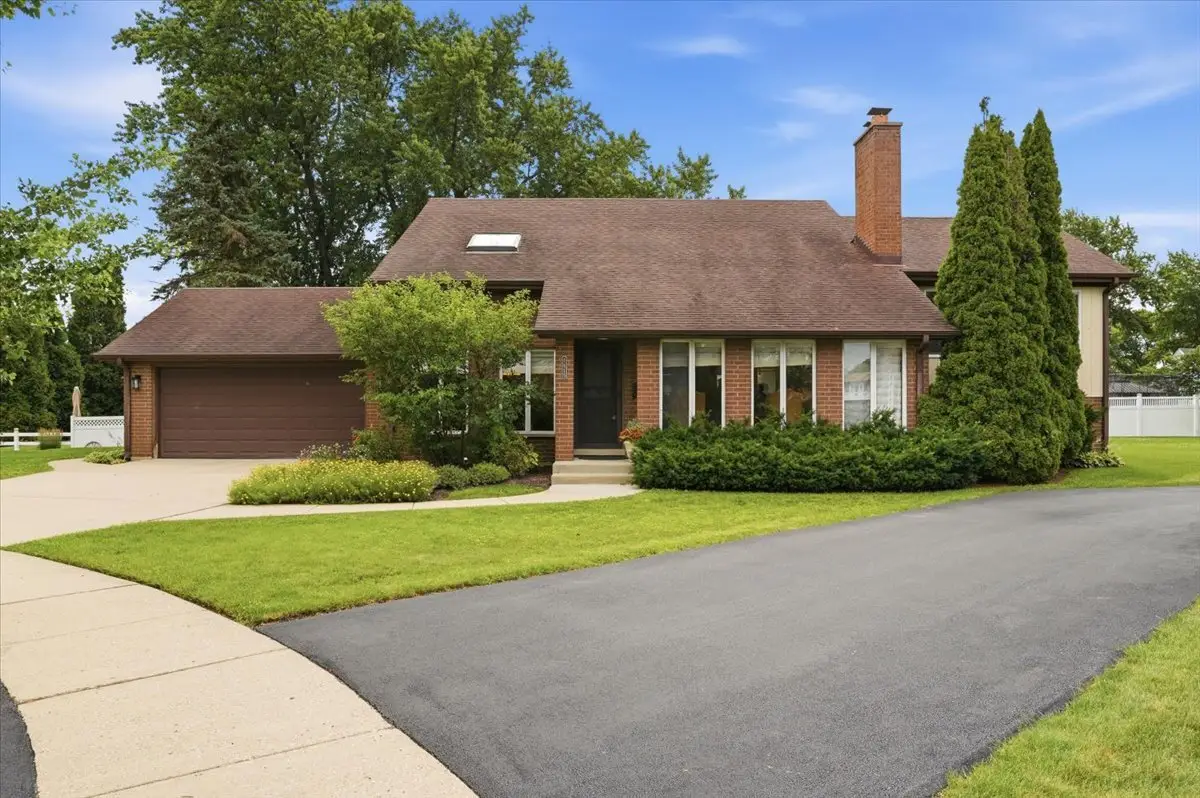 1615 N Dale Avenue, Arlington Heights, IL 60004 - #1