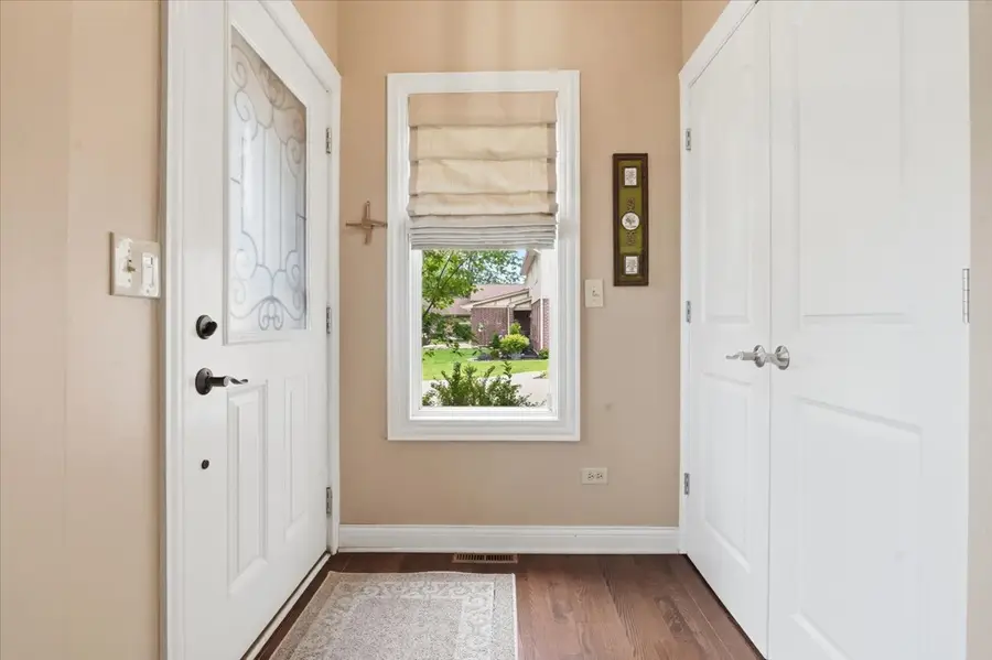 1615 N Dale Avenue, Arlington Heights, IL 60004 - #2