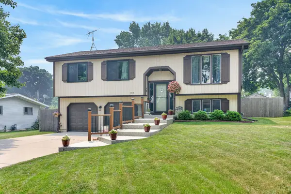 3215 Vista Terrace, McHenry, IL 60050