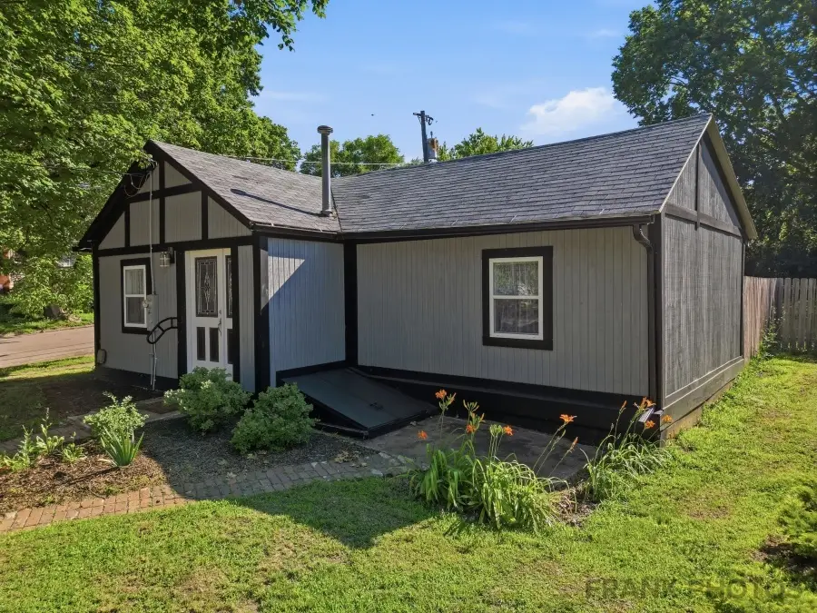 602 S Ottawa Avenue, Dixon, IL 61021 - #2