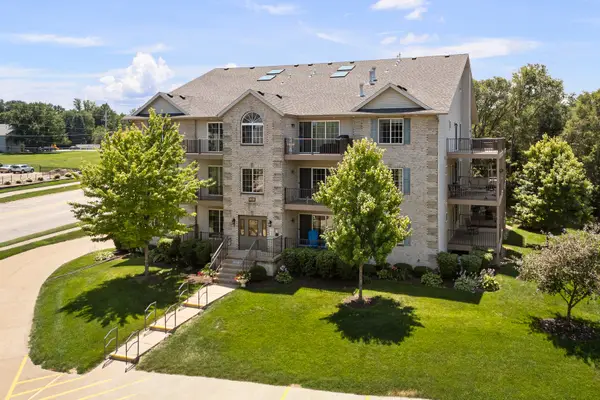 3203 Holiday Court #4, Bettendorf, IA 52722