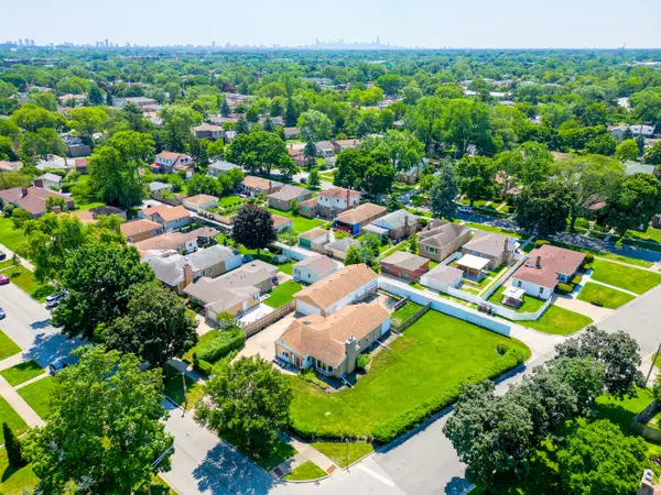 5261 Mulford Street, Skokie, IL 60077