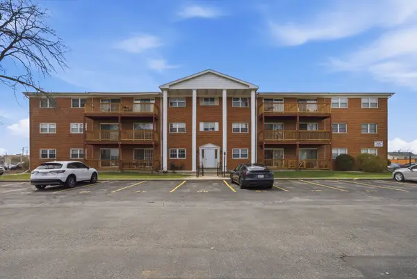 6135 W 94th Street #C8, Oak Lawn, IL 60453