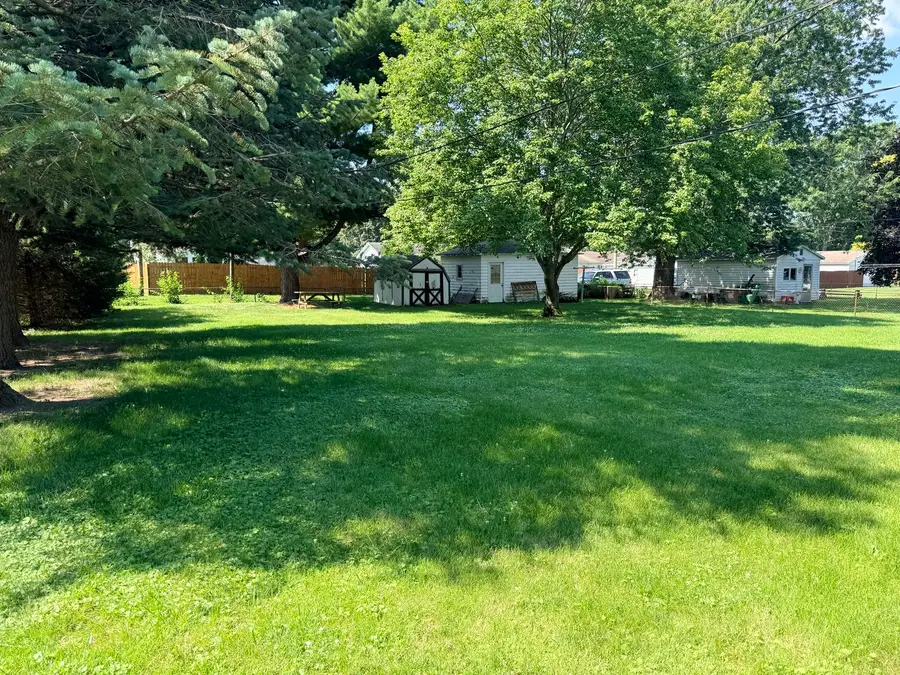 879 E Honeywell Avenue, Hoopeston, IL 60942 - #3