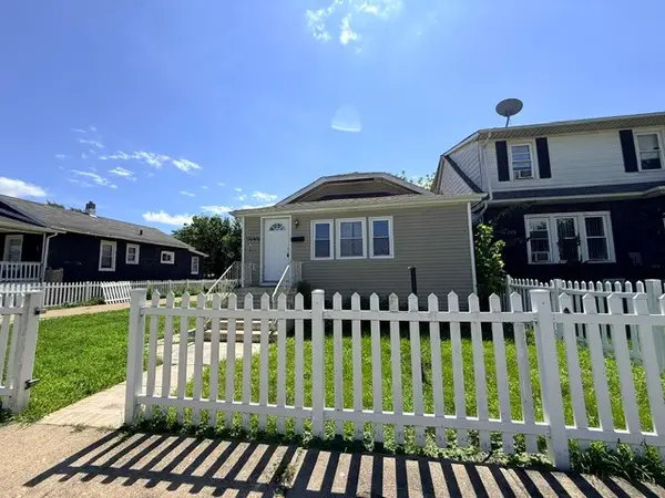 1045 W 104th Place, Chicago, IL 60643