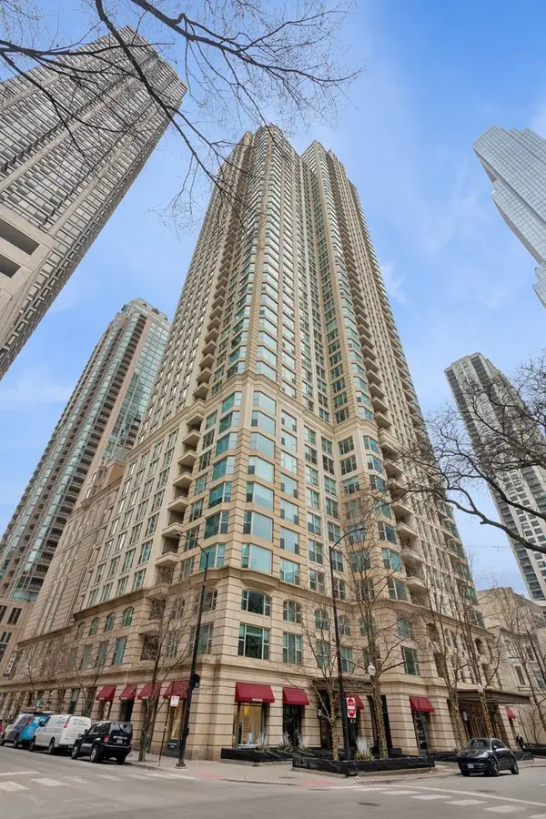 25 E Superior Street #3903, Chicago, IL 60611