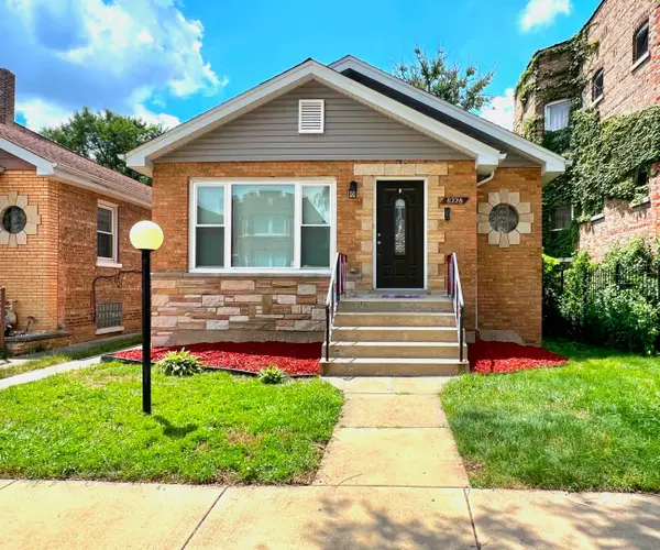 8228 S Loomis Boulevard, Chicago, IL 60620