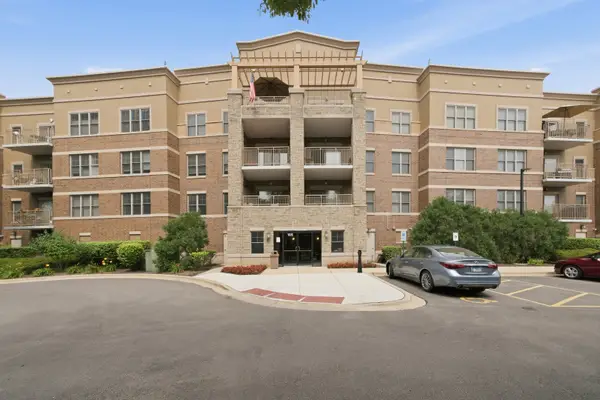 105 Lakeview Drive #209, Bloomingdale, IL 60108