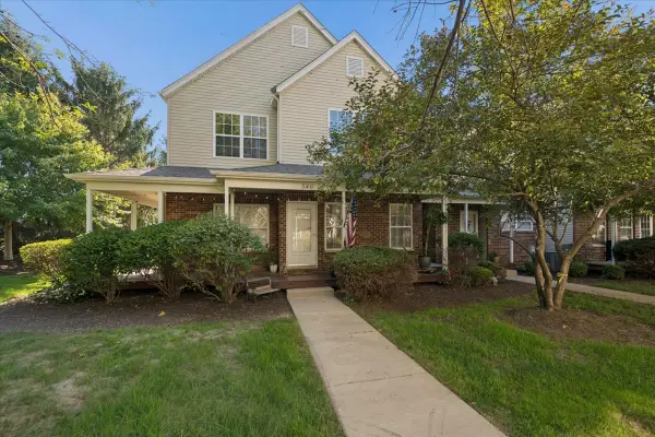 546 Clayton Circle #546, Sycamore, IL 60178