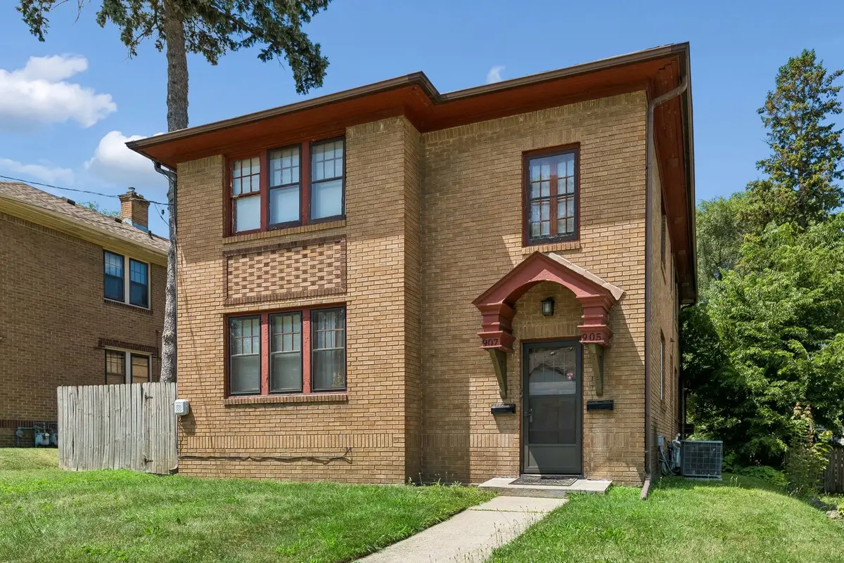 905 18th Street, Rockford, IL 61104 - #1