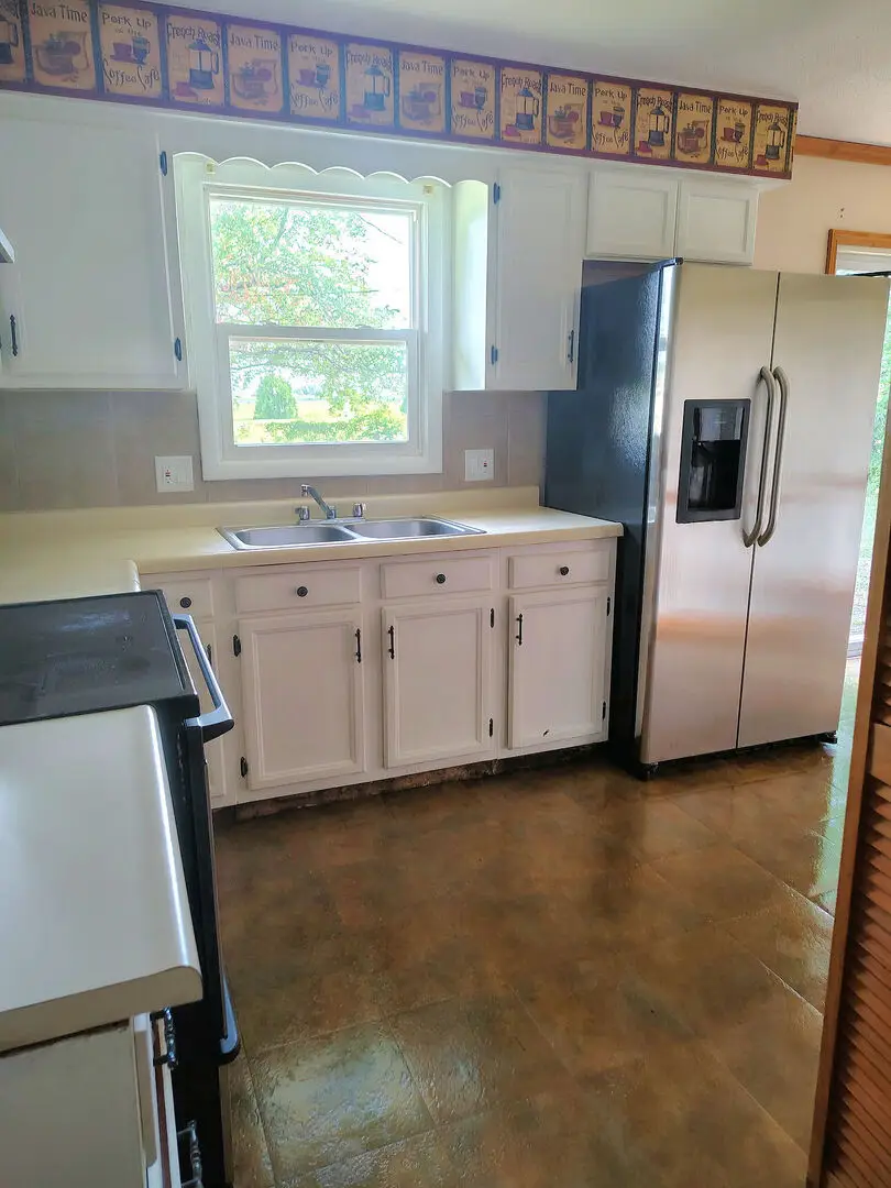 1036 Avenue E, Rochelle, IL 61068 - #3