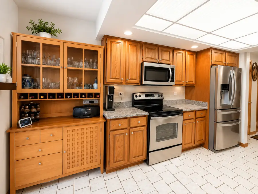 1380 Oakwood Avenue #204, Des Plaines, IL 60016 - #3