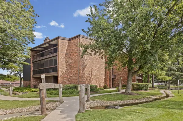 14517 Sussex Court #PH3, Oak Forest, IL 60452