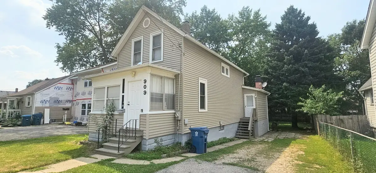 909 E Lake Street, Aurora, IL 60506 - #1
