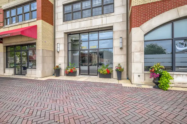 10 E Burlington Street #3B, Riverside, IL 60546
