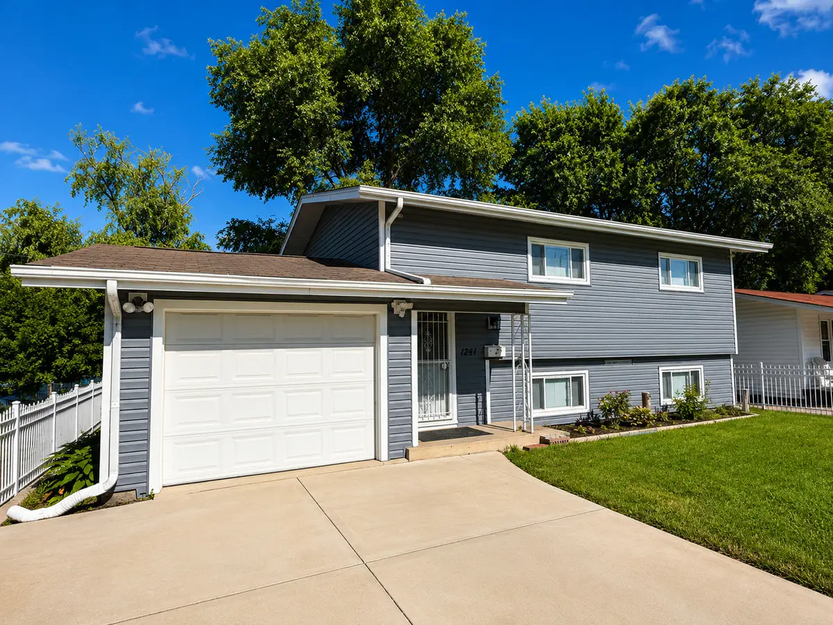 1241 S Elmwood Avenue, Waukegan, IL 60085 - #1
