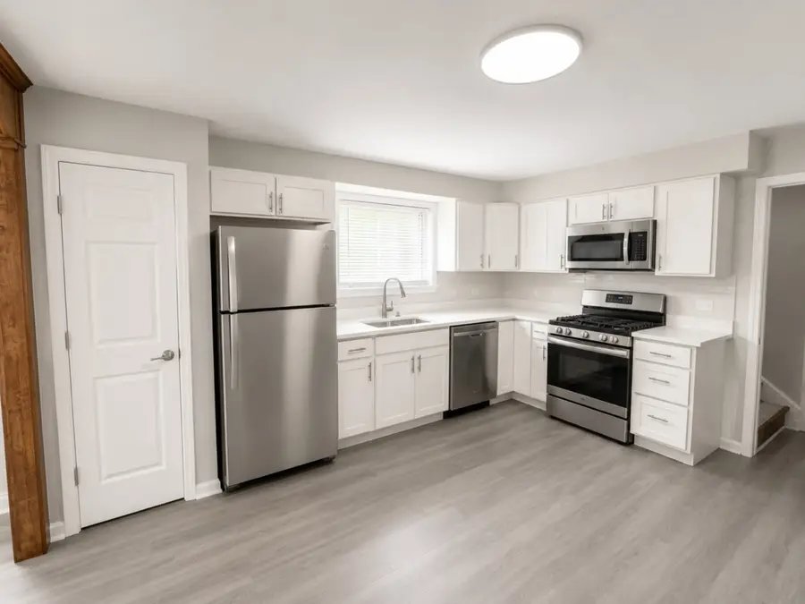 1241 S Elmwood Avenue, Waukegan, IL 60085 - #3