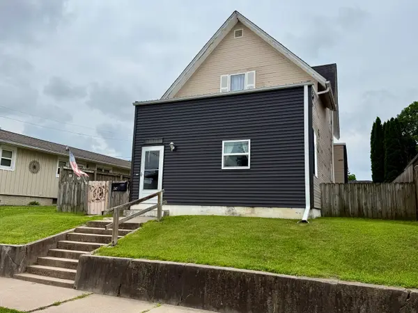 247 23rd Avenue N, Clinton, IA 52732