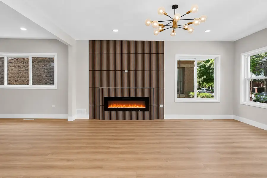 5311 W Cuyler Avenue, Chicago, IL 60641 - #3