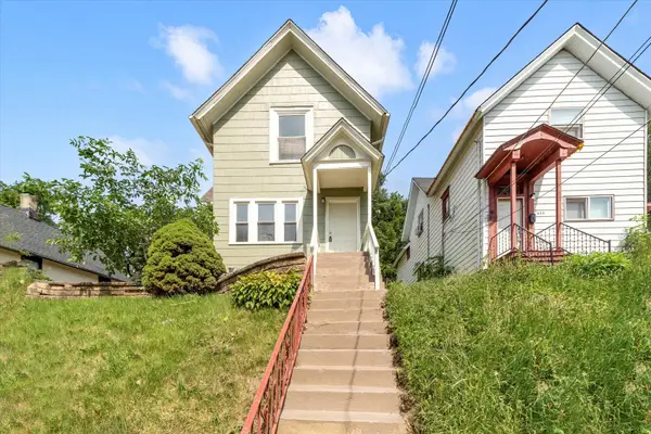 649 Wellington Avenue, Elgin, IL 60120
