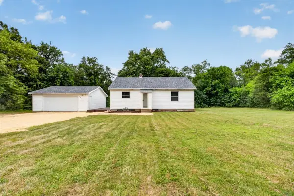 802 Darwin Drive, Machesney Park, IL 61115