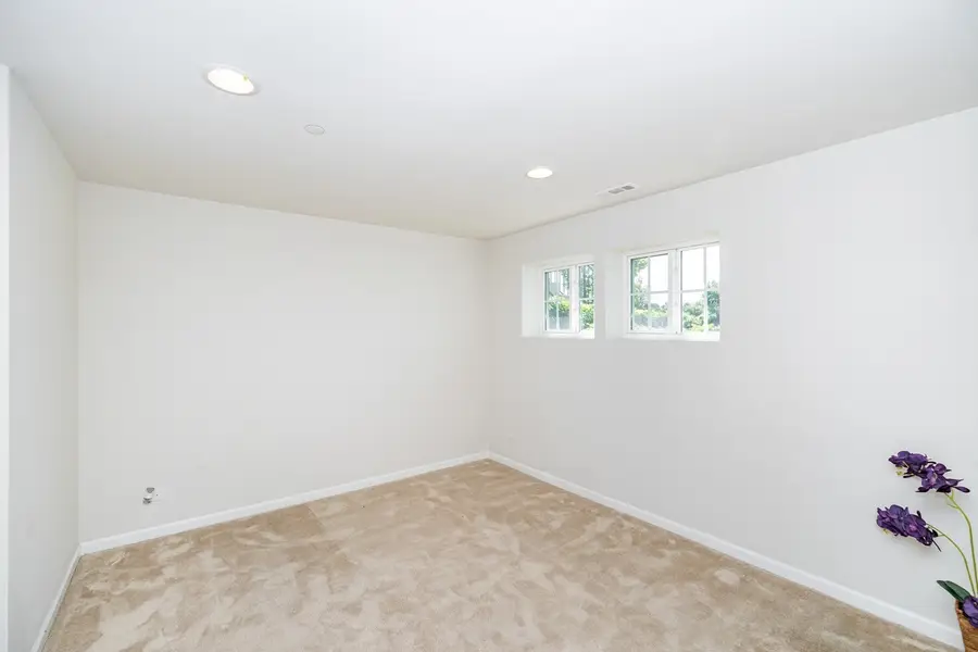 69 Nicholas Drive W, Des Plaines, IL 60016 - #3