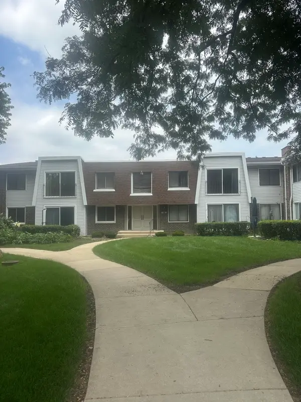 2711 Hobson Road #2, Woodridge, IL 60517