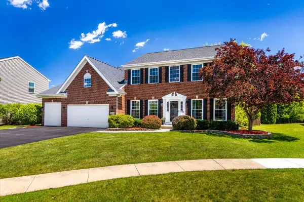 804 S Sparkle Court, Oswego, IL 60543