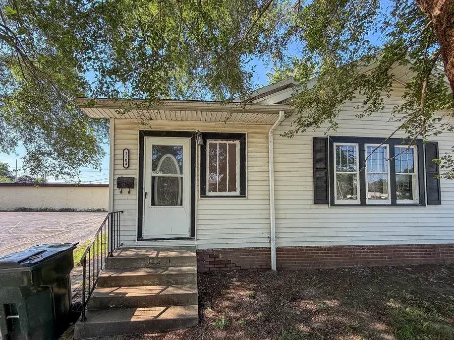 1104 W Williams Street, Danville, IL 61832 - #3