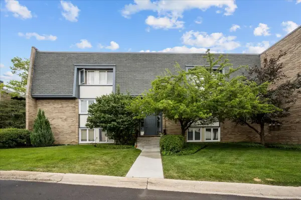 1979 Ammer Ridge Court #201, Glenview, IL 60025