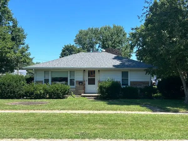 806 E Park Street, Arthur, IL 61911