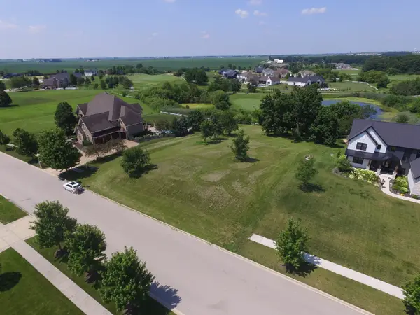 7555 Fairway Drive, Yorkville, IL 60560