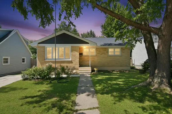 340 Dalton Avenue, Mundelein, IL 60060