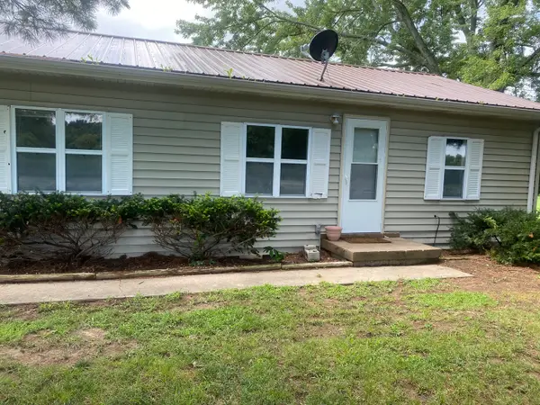 9194 State Rte 154 Highway, Tamaroa, IL 62888