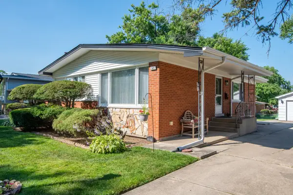 327 W Holly Court, Glenwood, IL 60425