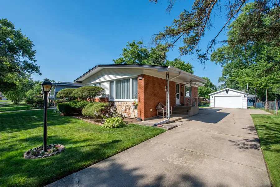 327 W Holly Court, Glenwood, IL 60425 - #2