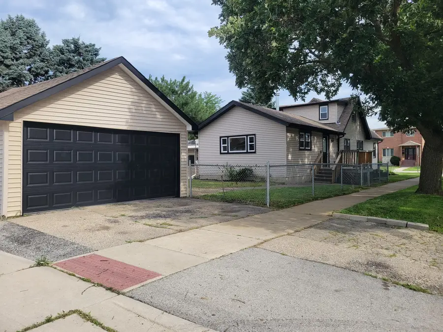 7501 W Winnemac Avenue, Harwood Heights, IL 60706 - #3
