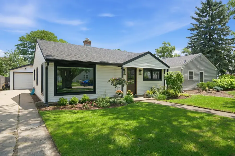 905 N Douglas Avenue, Arlington Heights, IL 60004 - #2