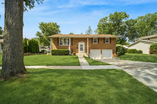 1305 E Sanborn Drive, Palatine, IL 60074