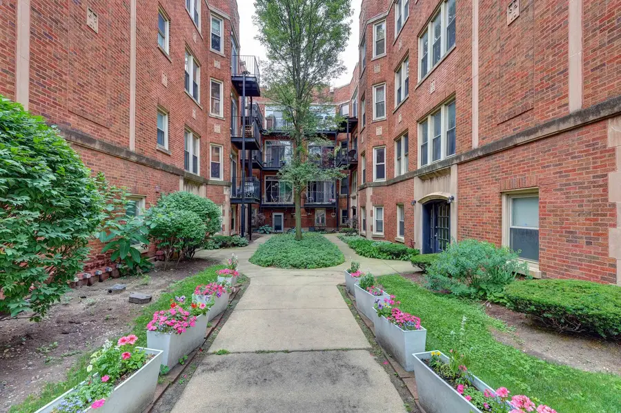 1663 W Pratt Boulevard #2, Chicago, IL 60626 - #2