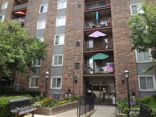 825 Pearson Avenue #5D, Des Plaines, IL 60016