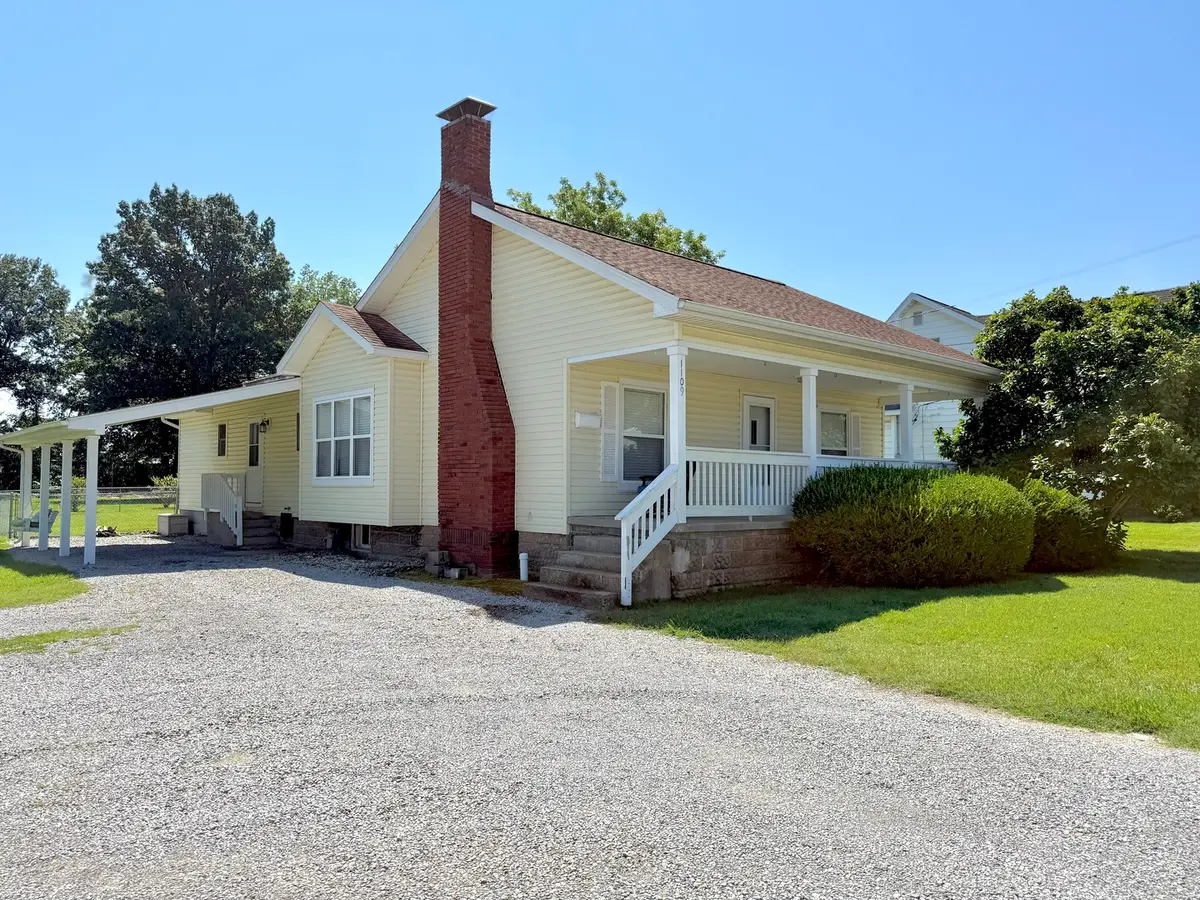 1109 S Court Street, Marion, IL 62959 - #1