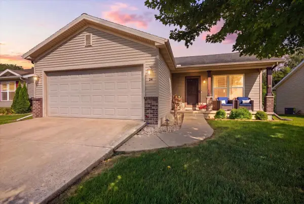 24 Winding Way, Bloomington, IL 61705