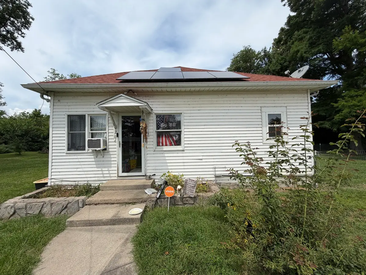 112 S Marion Street, Sandoval, IL 62882 - #1