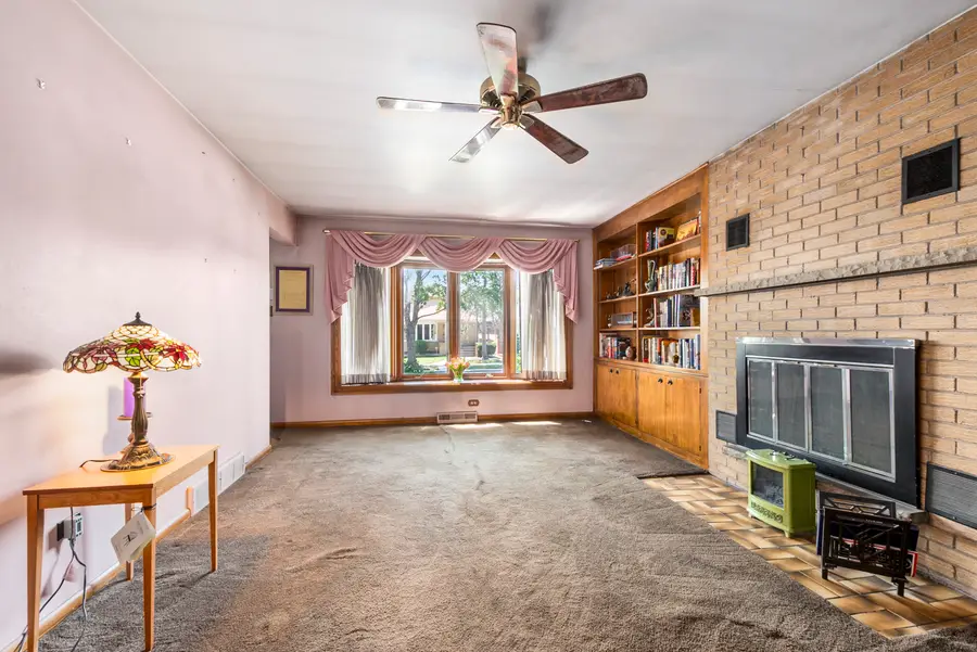 11109 S Avenue J, Chicago, IL 60617 - #2