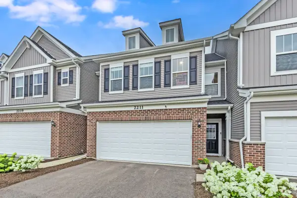 2211 Horseshoe Circle, Naperville, IL 60564