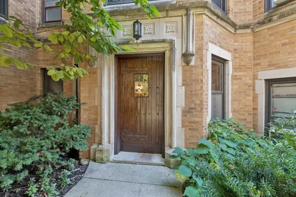 1210 W Jarvis Avenue #2N, Chicago, IL 60626