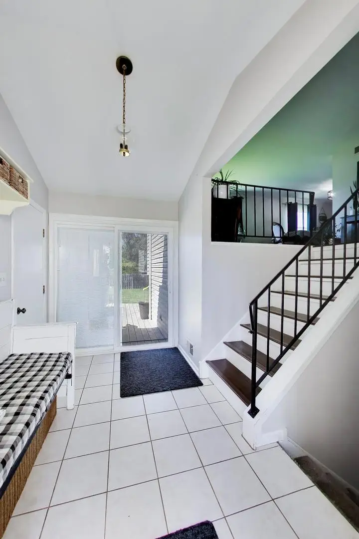 1180 Sunbury Road, South Elgin, IL 60177 - #2