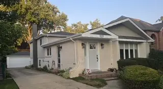 909 S Dryden Place, Arlington Heights, IL 60005