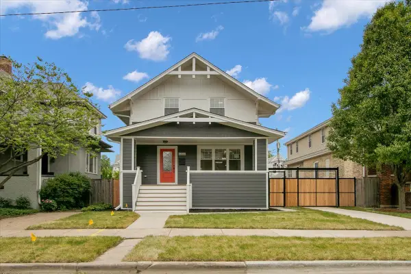 4036 W Warwick Avenue, Chicago, IL 60641
